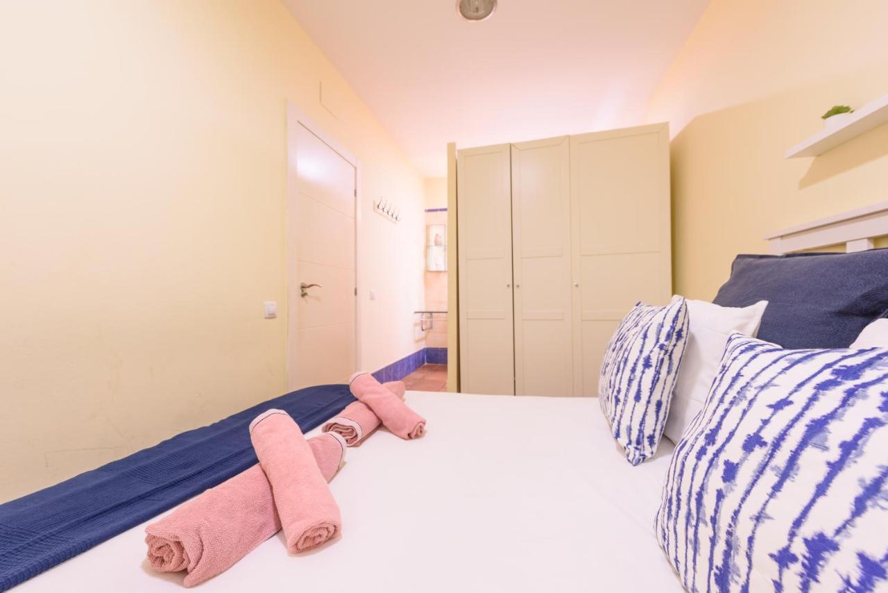 Ramblasrentals Chic & Spacious Flat Pool Table 15M Ramblas - Parking - Wifi バルセロナ エクステリア 写真