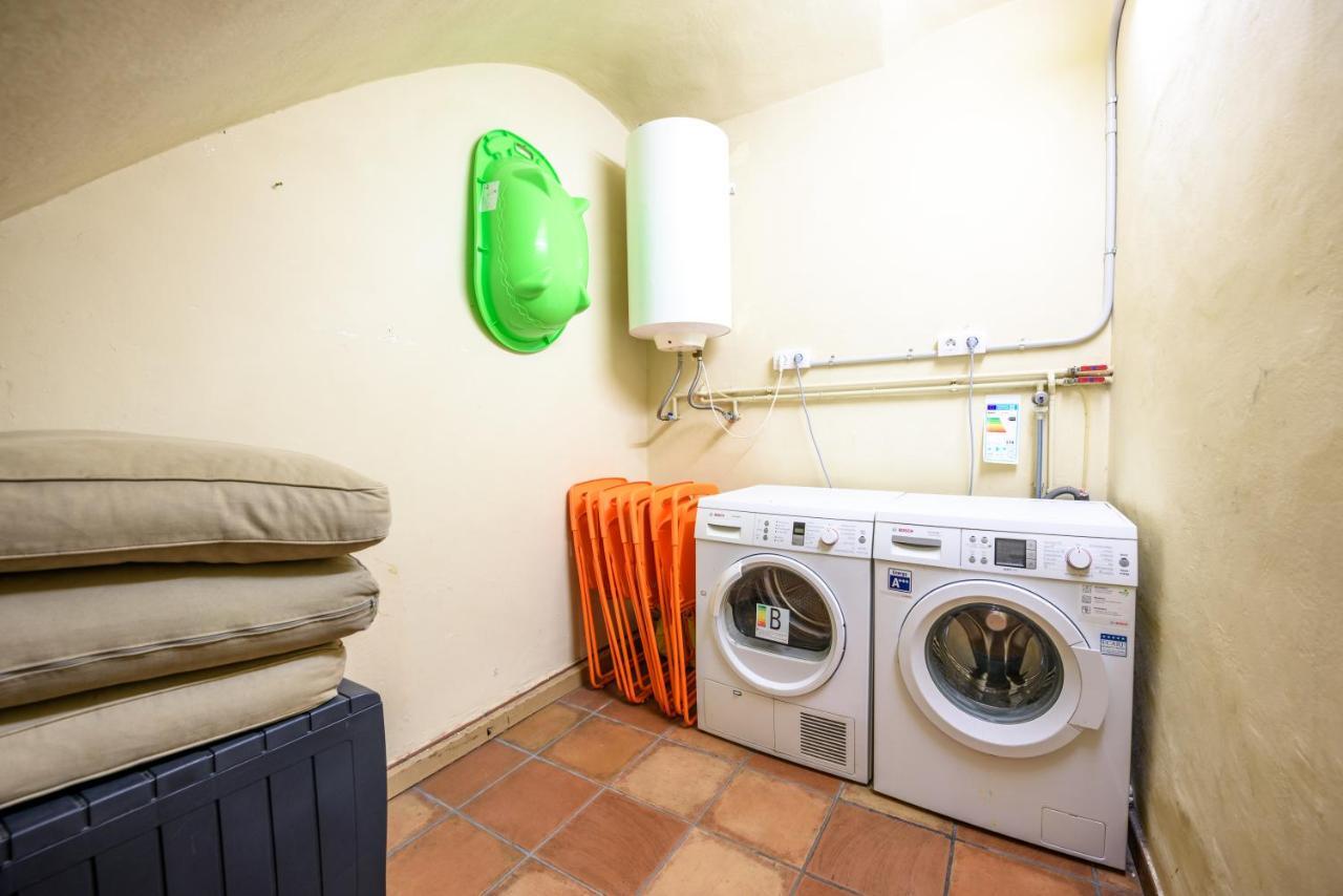 Ramblasrentals Chic & Spacious Flat Pool Table 15M Ramblas - Parking - Wifi バルセロナ エクステリア 写真